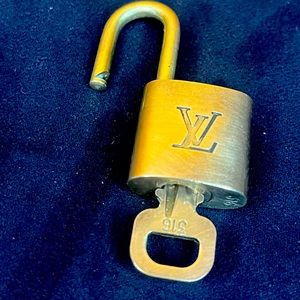 COPY - 😍Louis Vuitton Lock and Key😍